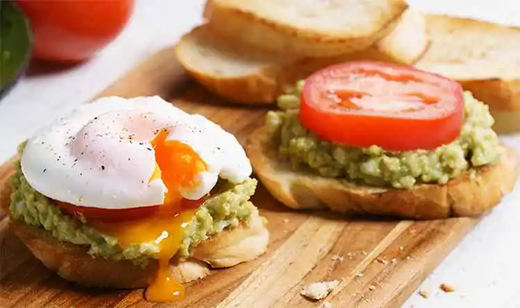 Healthy & Easy Breakfast: Poached Egg Avocado Toast